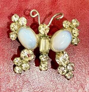 Vintage Large Gold Tone Rhinestone Butterfly Pin Brooch Unsigned.